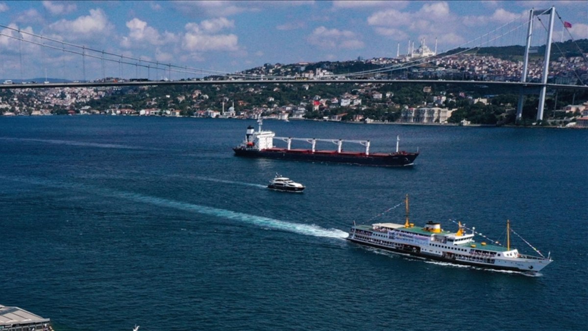 İstanbul Boğazı’nda gemi trafiği çift yönlü askıya alındı